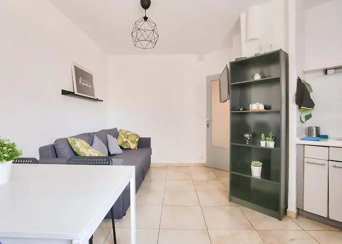 Nice 1 Bed 50M From The Beach In Frejus