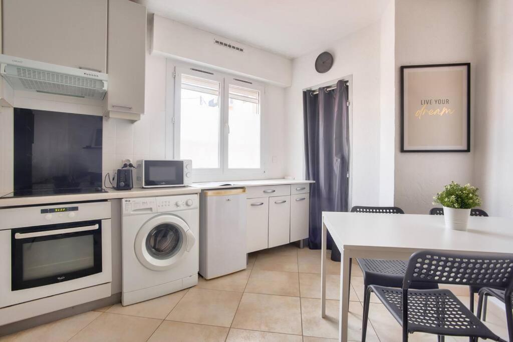 Nice 1 Bed 50m From The Beach In Apartment *
