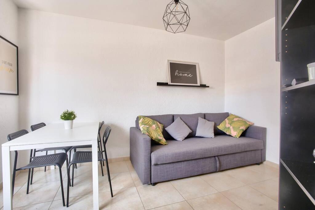 Nice 1 Bed 50m From The Beach In Apartment Frejus