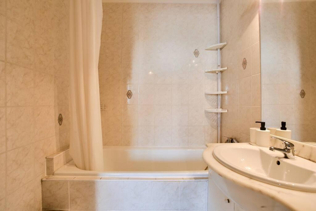 Nice 1 Bed 50m From The Beach In *