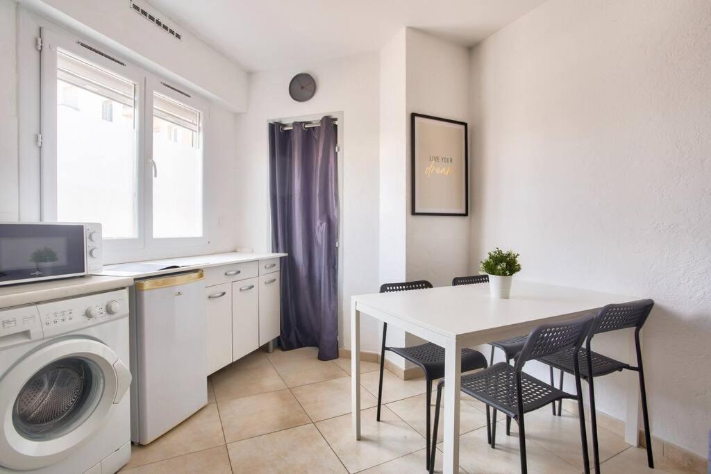 Nice 1 Bed 50m From The Beach In Apartment Frejus